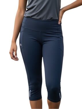 Athleta Black Dobby Free Knicker Crop Reflective Capri Leggings with Pockets